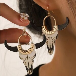 Cool bull design cowgirl earrings